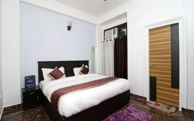 OYO 10810 Sangvi Palace