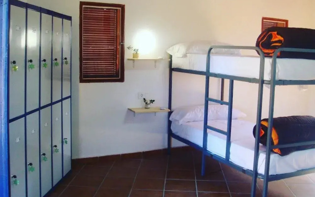 Albergue Turistico Cornalvo - Hostel