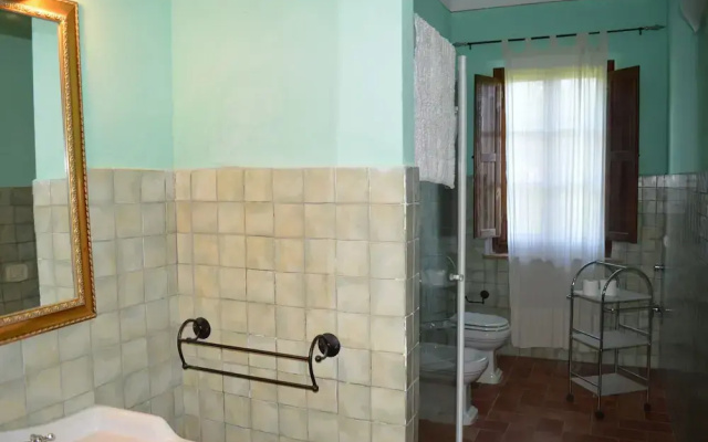 Large Apartment With Shared Swimming Pool in Crete Senesi