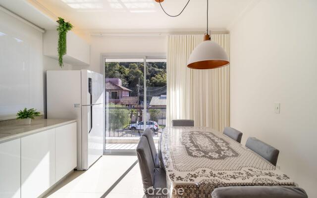 Lindo apto com churrrasqueira em Floripa IBE104