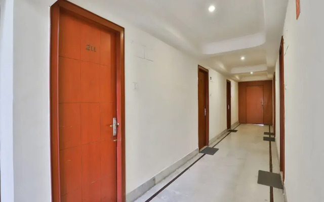 OYO 14411 Hotel Royal