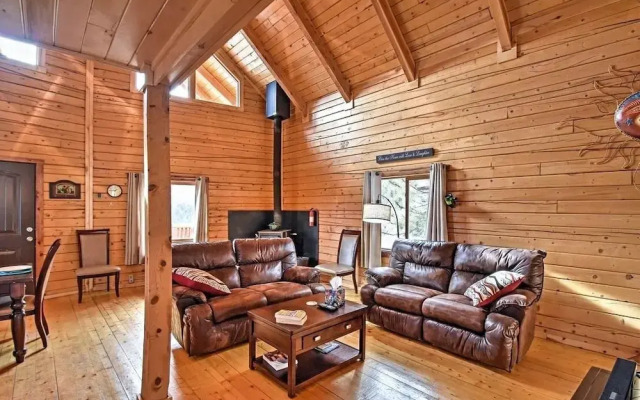 Secluded W/ Game Room & Huge Wraparound Deck 3 Bedroom Cabin
