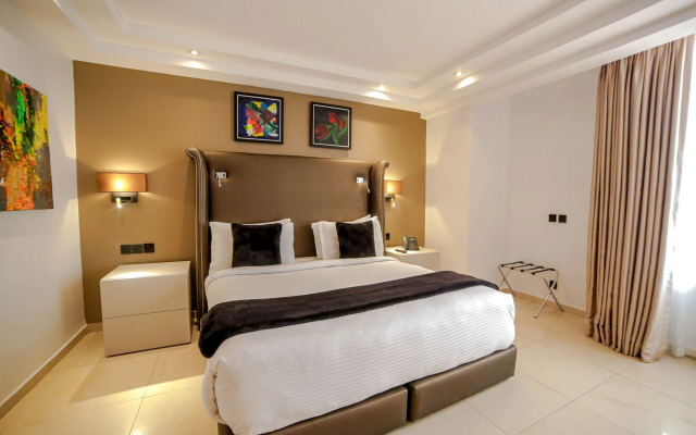 Victoria Crown Plaza Hotel