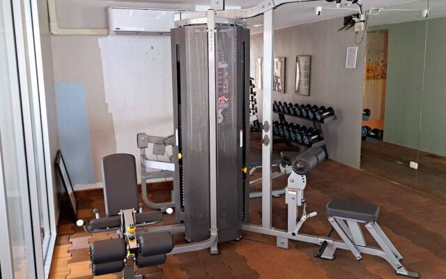 5C - 2 Bedroom Downtown Apartment With Shared Pool