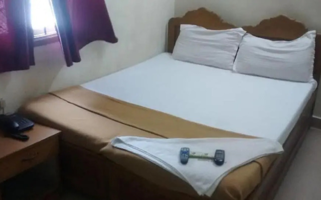 Goroomgo Central Afia Residency chennai