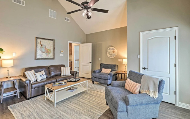 Lavish Lake House, Near Vineyards + Marinas!