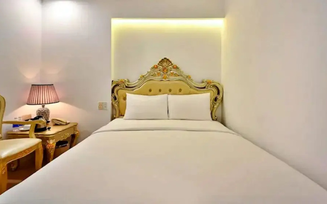 HANZ Premium Le Thanh Ton Hotel