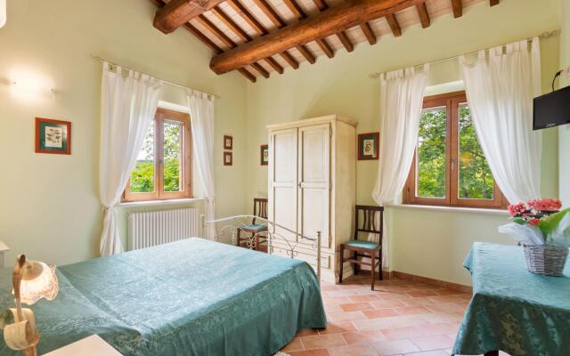 Villa in Belforte All'isauro With Pool