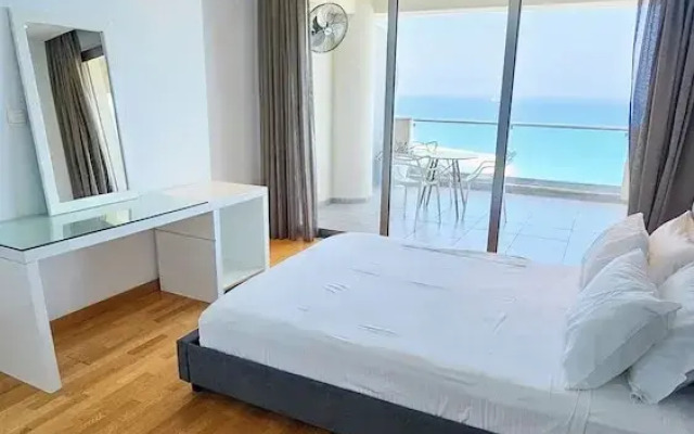 Beachfront Seaview Lux Penthouse