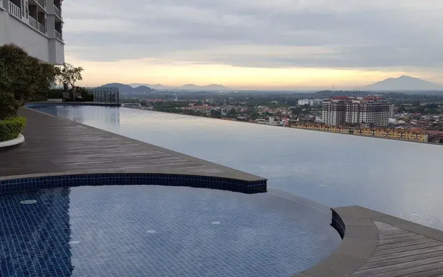 Silverscape Seaview Luxury Residence