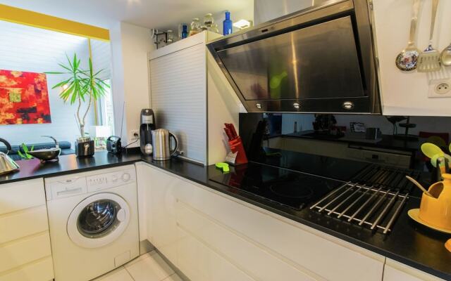 Stylishly Furnished House With Garden 7-minute Walk From the Beach