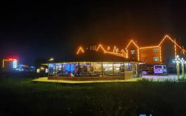Xingsu Grassland Starry Sky Inn