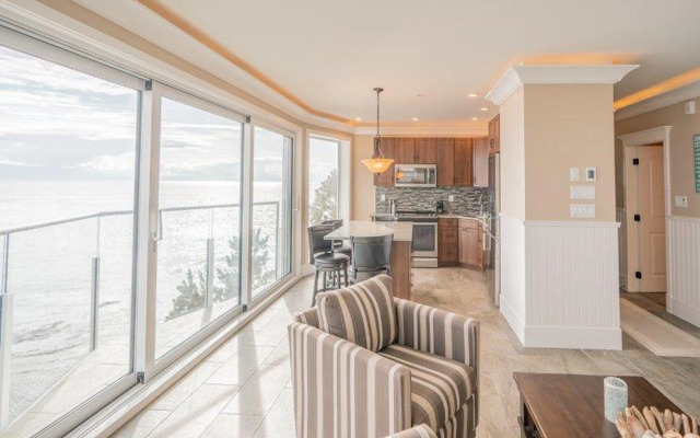 SookePoint Ocean Cottage Resort