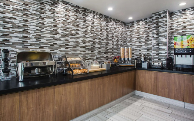 La Quinta Inn & Suites by Wyndham Winchester