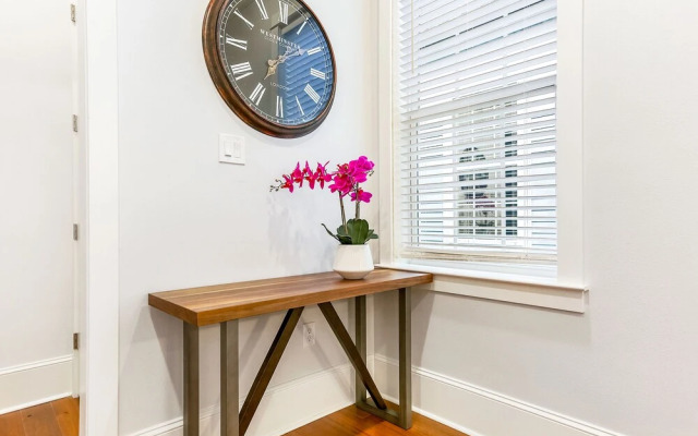 5 Bedroom Apartment near French Quarter by Hosteeva