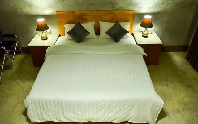 Baan See See Moutain View