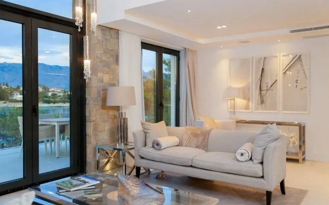 Luxury Villa Silent with Infinity Pool