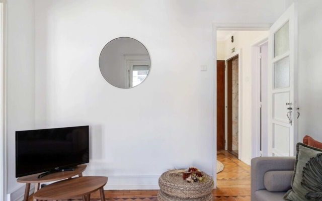 Charming 2 Bedroom Apartment With Balcony