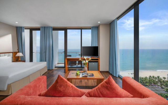 Yarra Ocean Suites Danang