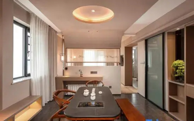 Yinlu Hotel (Zhengzhou Railway Station West Square Erqi Wanda Plaza)