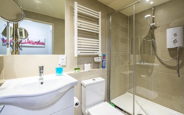 Incredible Light Filled Studio Apartment + Free Parking Sleeps 4