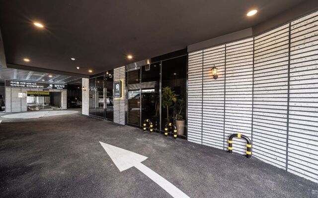 Goyang (Jugyo) Stay Bishop Hotel