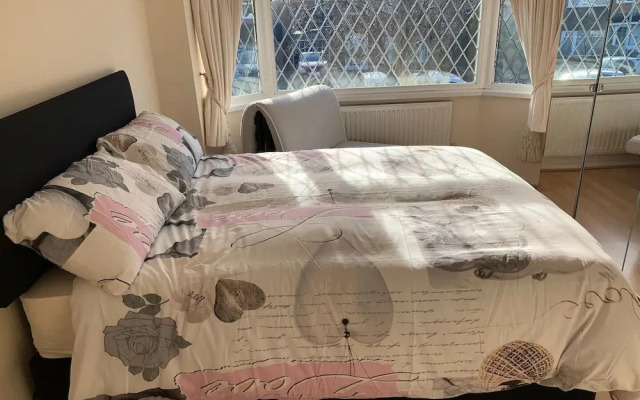 Stunning 3-bed House in Cheadle