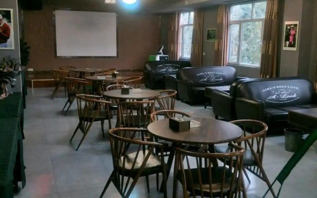 Super 8 Hotel (Heze Zhengzhou Road)
