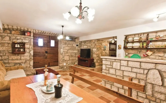 Stunning Home in Stifanici With Wifi and 3 Bedrooms