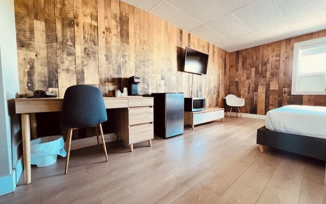 Camrose LeChateau Hotel