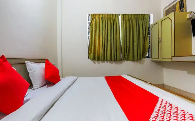 OYO 23068 Hotel Kamal Palace