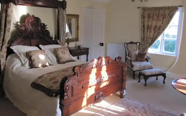 Lee Manor