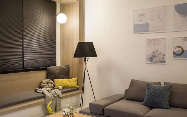 Strolling in the Champs 包棟