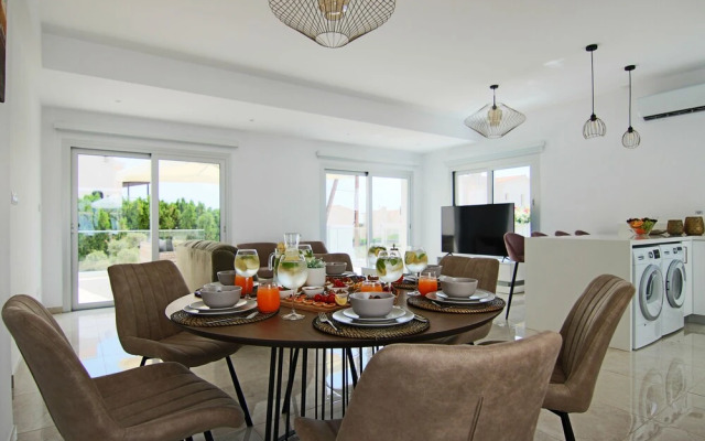 Phaedrus Living: Luxury Villa Ellison
