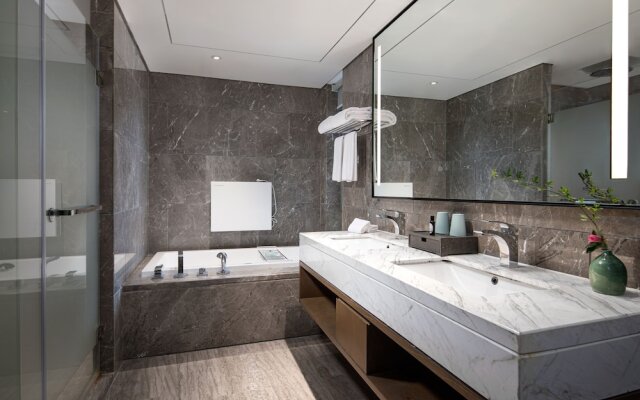 Bright QiandaoLake Resort