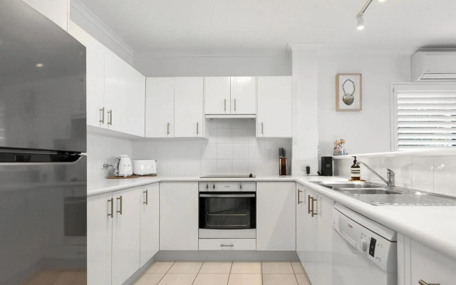 Unit 3 21 Park Generous and Comfortable Beachside Abode