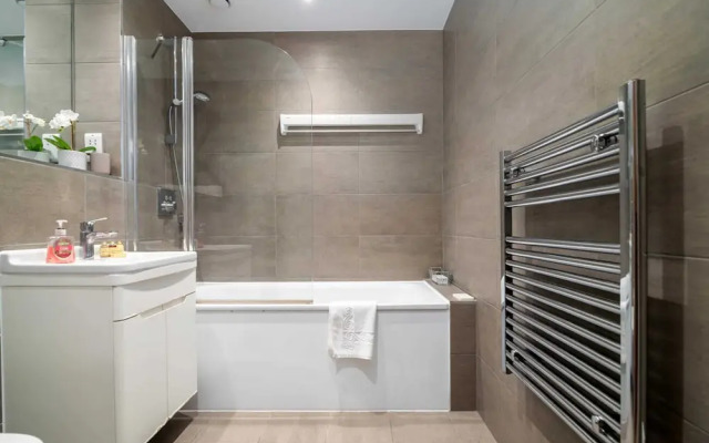 Guestready - Gorgeous 2BR Home With Balcony in Queensbury