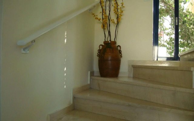 Philippos Studios & Apartments