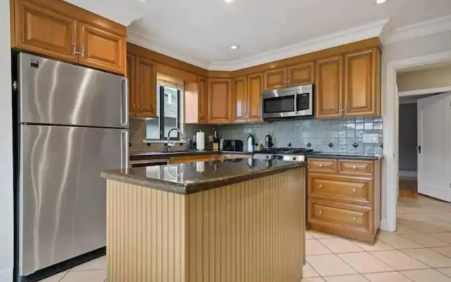 Comfy Kitsilano House