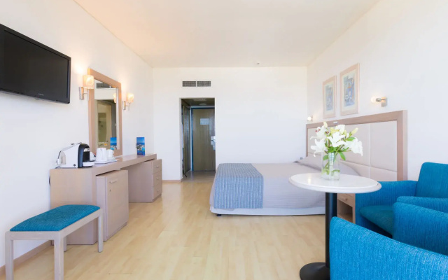 The Golden Coast Beach Hotel