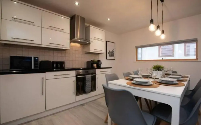 Charming 2 bedroom in Central Lpl - parking included!