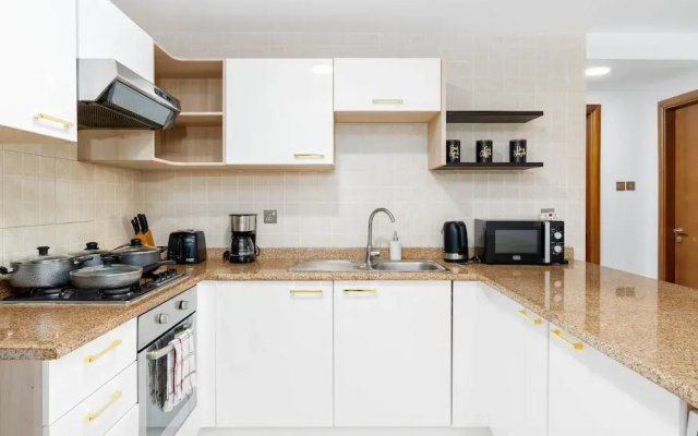 Whitesage - Sophisticated and Homey apartment Near to Metro