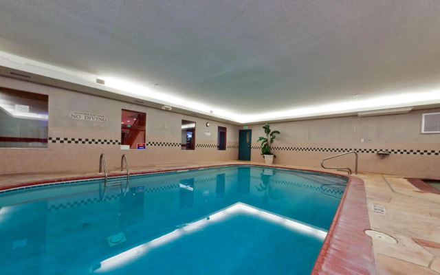 Country Inn & Suites by Radisson, Michigan City, IN