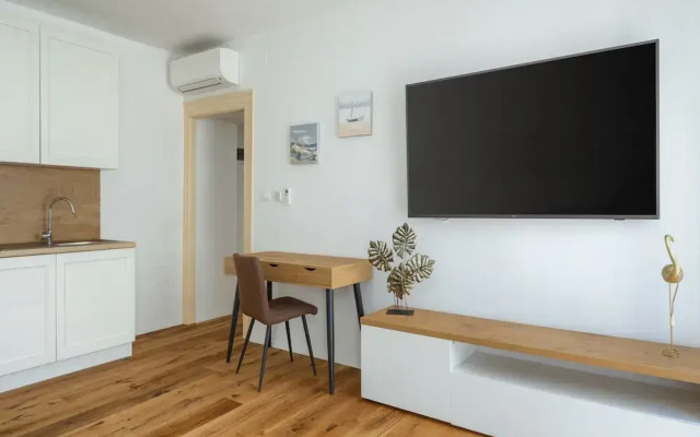 Modern Apartment With Open-air Parking