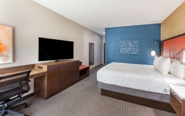 La Quinta Inn & Suites by Wyndham Houston East at Sheldon Rd