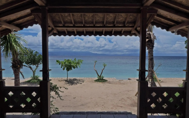 Blue Harbor Beachfront Villas & Resto