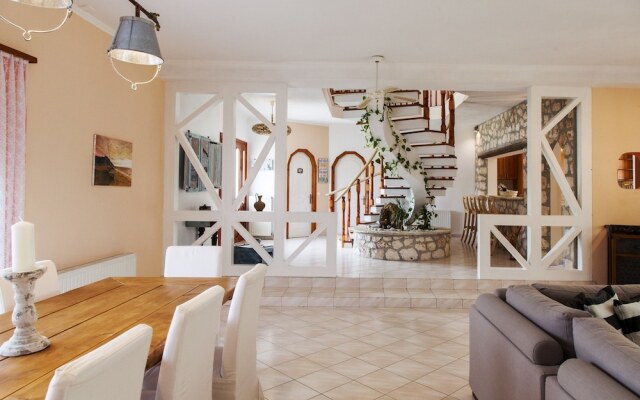 Villa Aliki