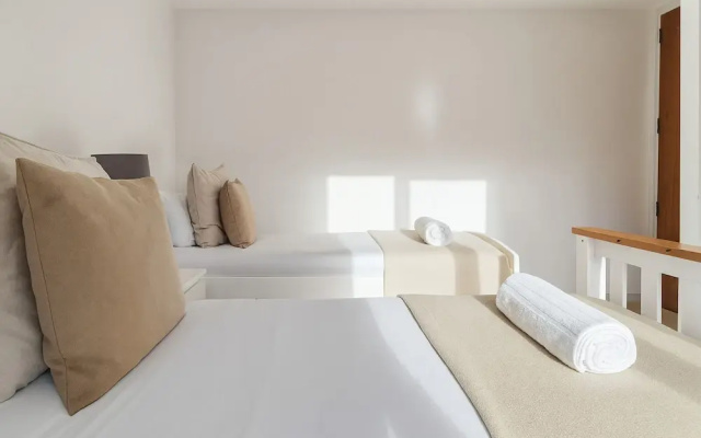 Spacious 3 Bedroom Flat in Kensington