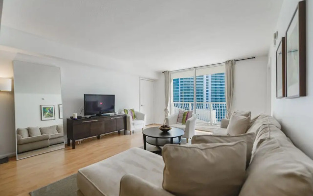 Stunning Condo on 31st Floor