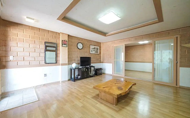 Hongchen Hanok Pine Scent Pension
